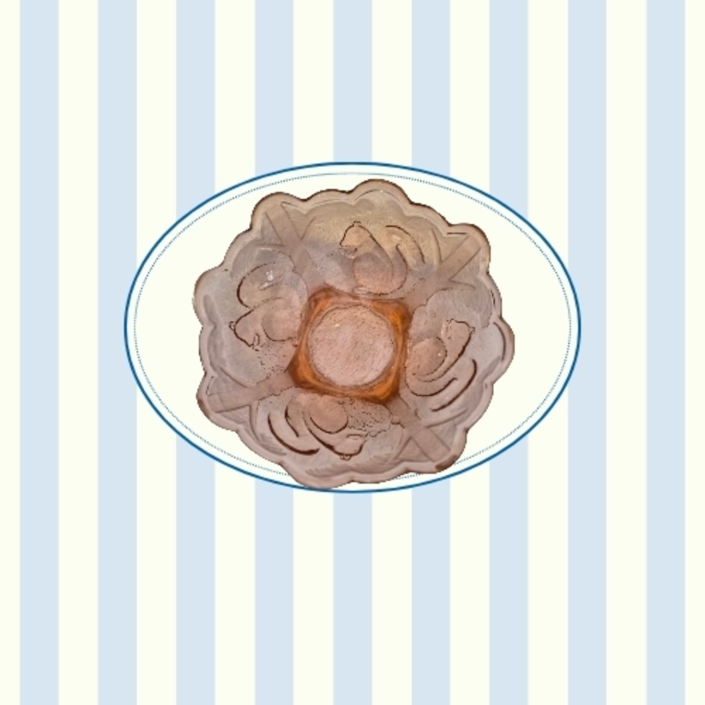 Elegant Pink Depression Glass Decorative Bowl With Squirrel Design